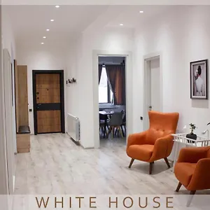 White House فيلة تبليسي